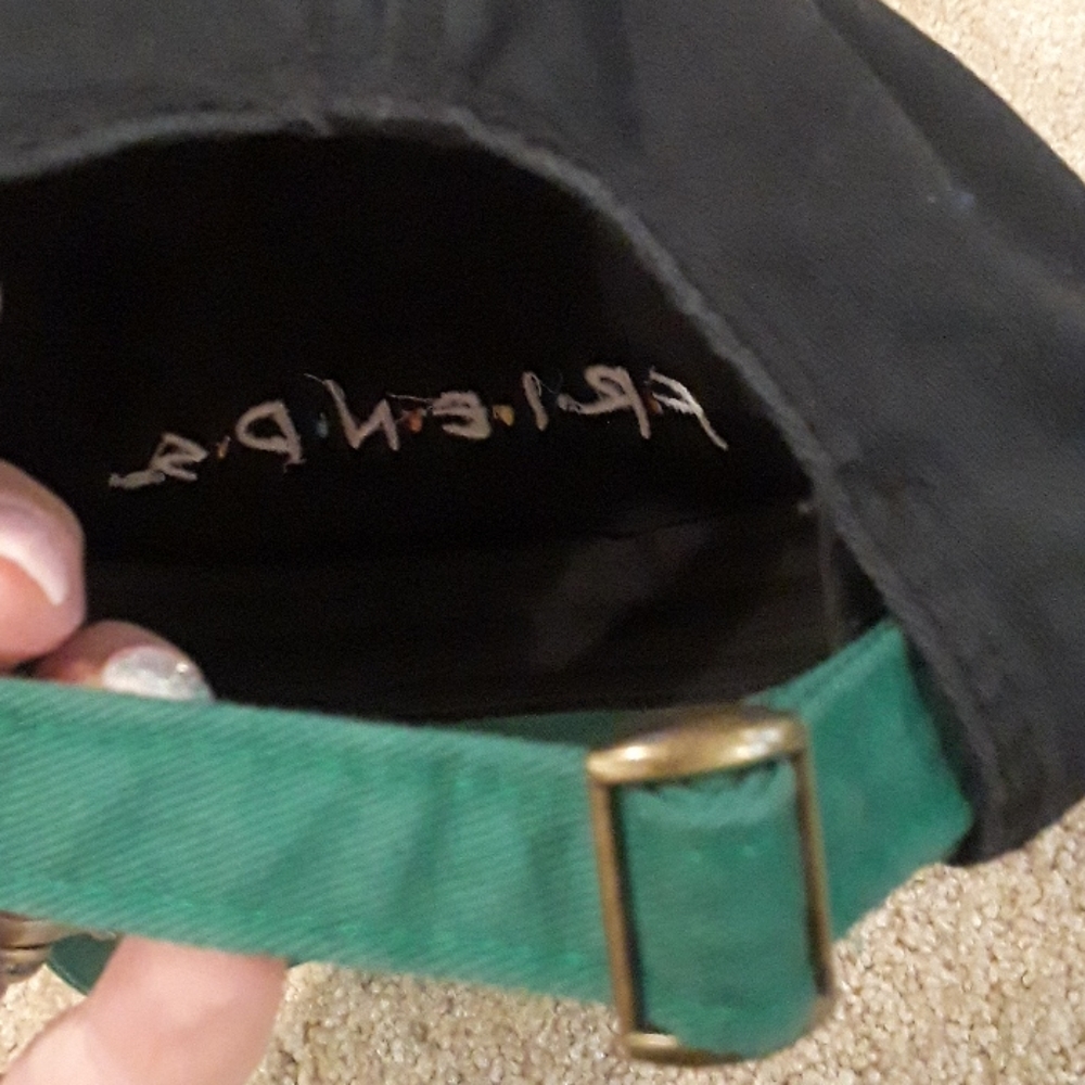 NWT Friend's Hat - Picture 4 of 4